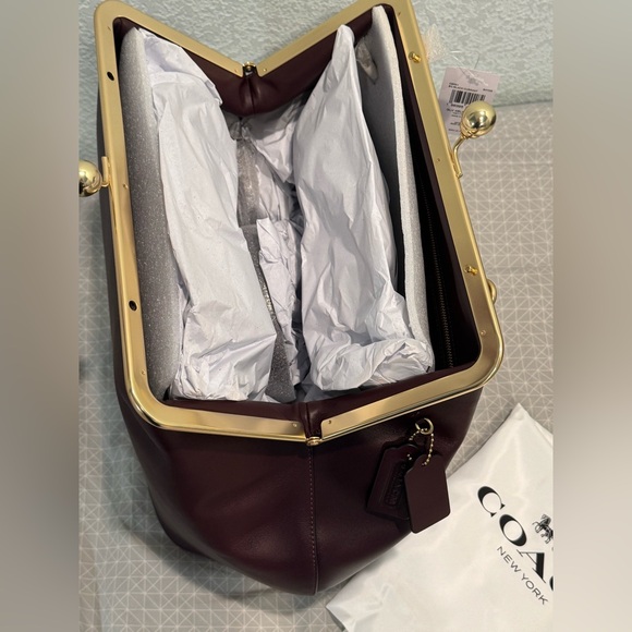 New Coach Large Kisslock Frame Bag in Glovetan Leather Black Currant - Picture 6 of 10